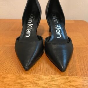 Calvin Klein Classic Leather Black Pointed Toe pumps size 9